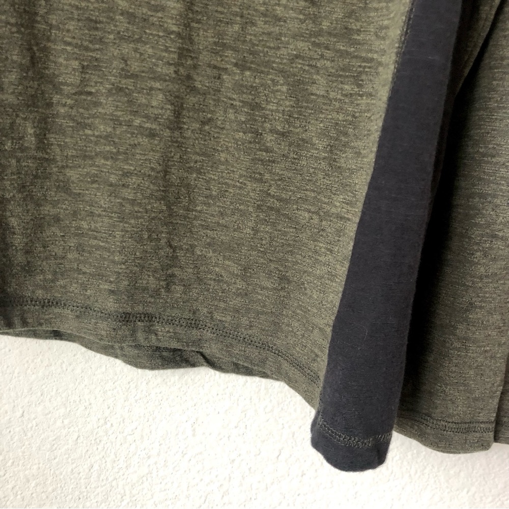 \Rock & Republic\• Men’s Pieced Henley Shirt - Picture 9 of 16